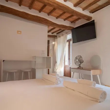 Umbrian Concierge - La Casa Dei Pellari 4* ペルージャ